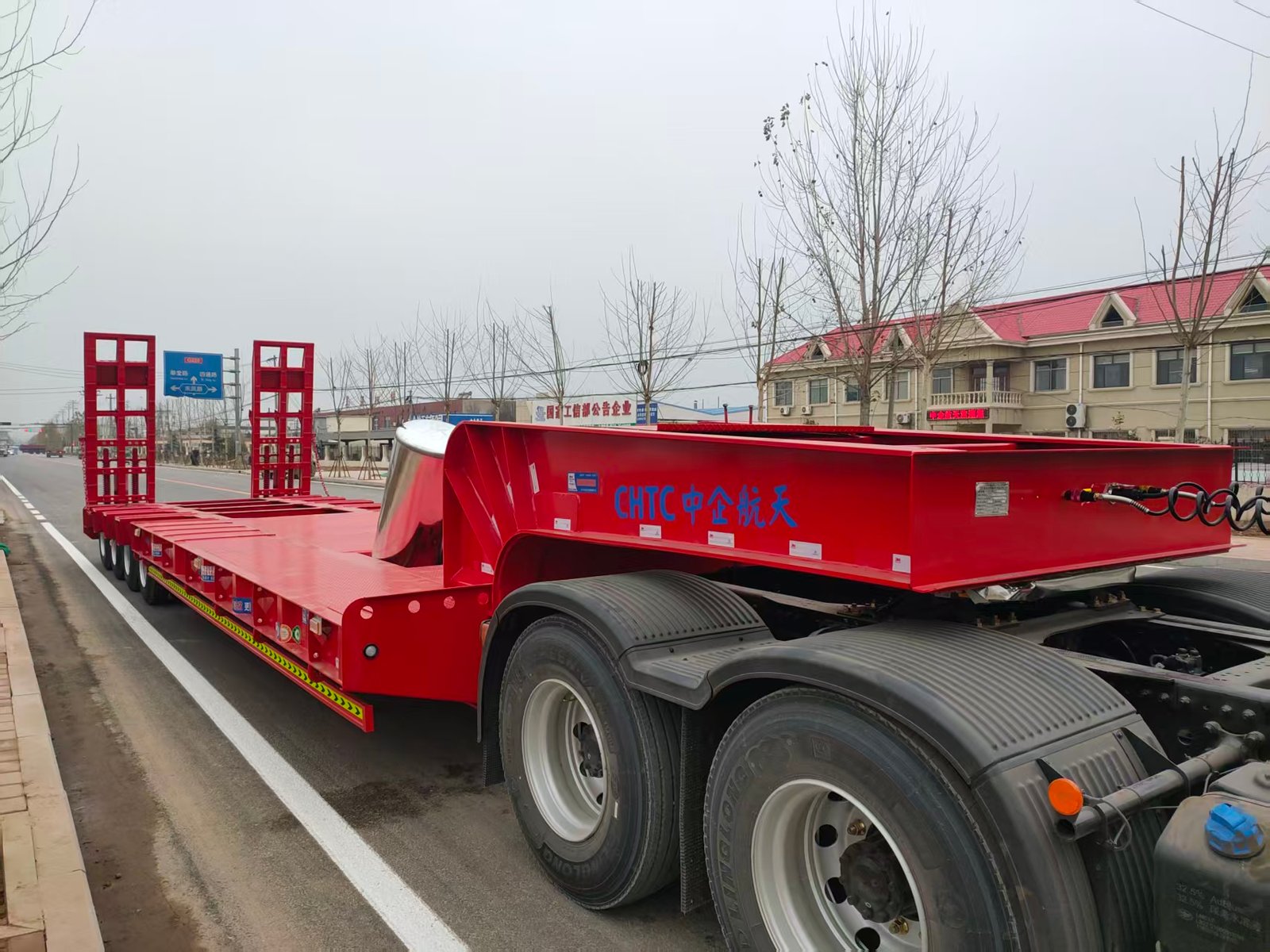 Flatbed Semi Trailer view 3